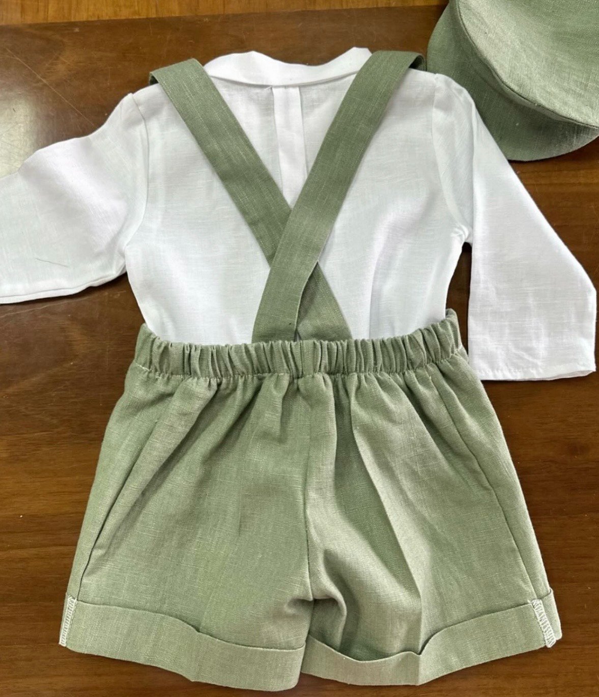 Set botez băieți verde cu bretele - Atelier Cataleya