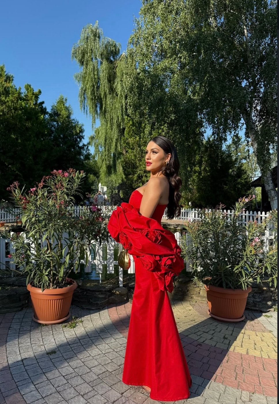 Rochie corset roșie, profil - Atelier Cataleya