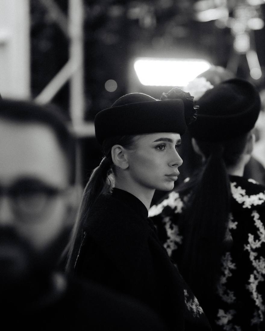 Backstage, înainte de defilare