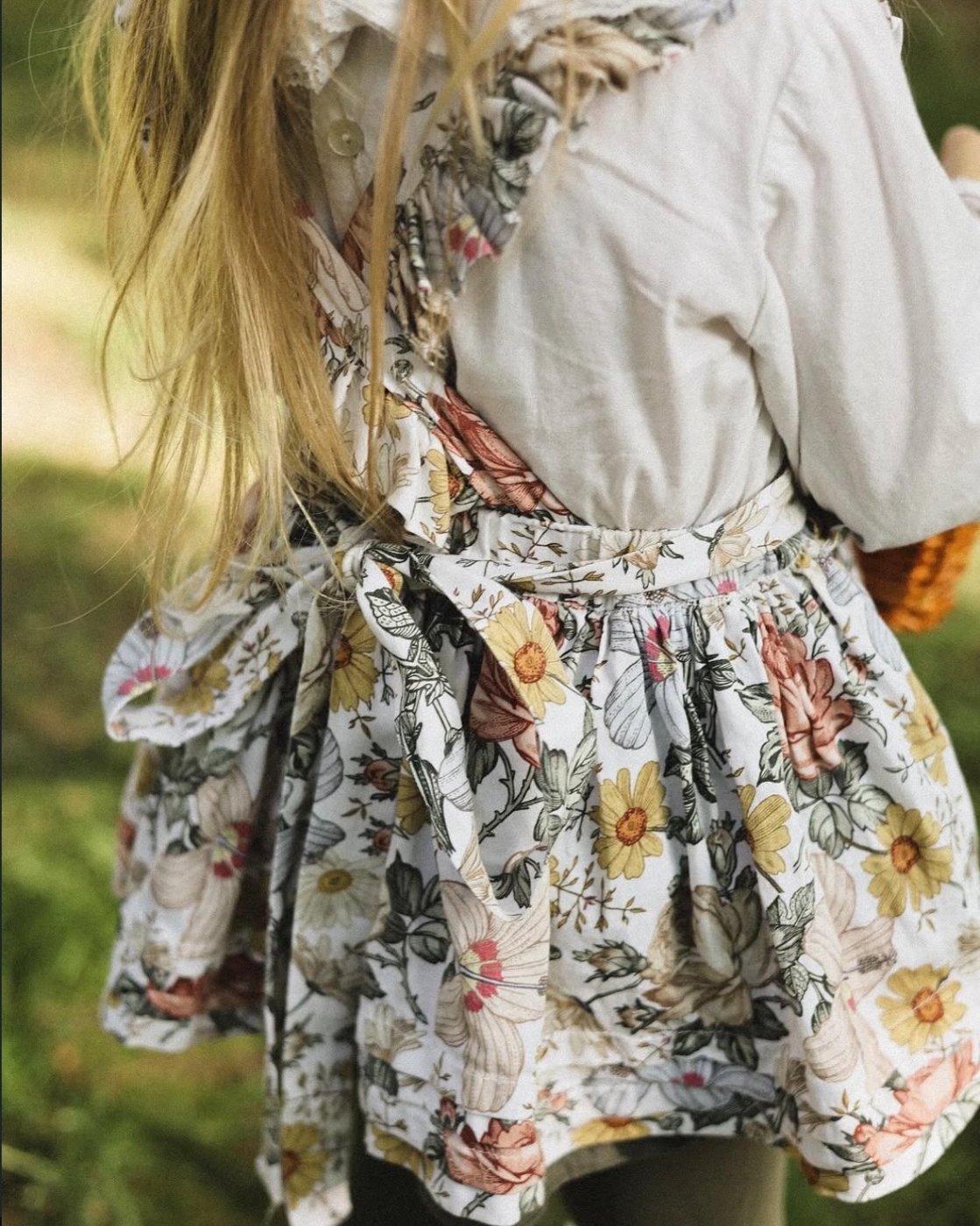 Detaliu fustă florală - Atelier Cataleya